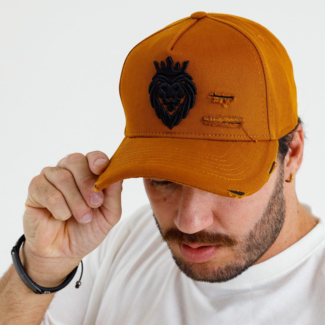Boné Marrom Leão Coroa